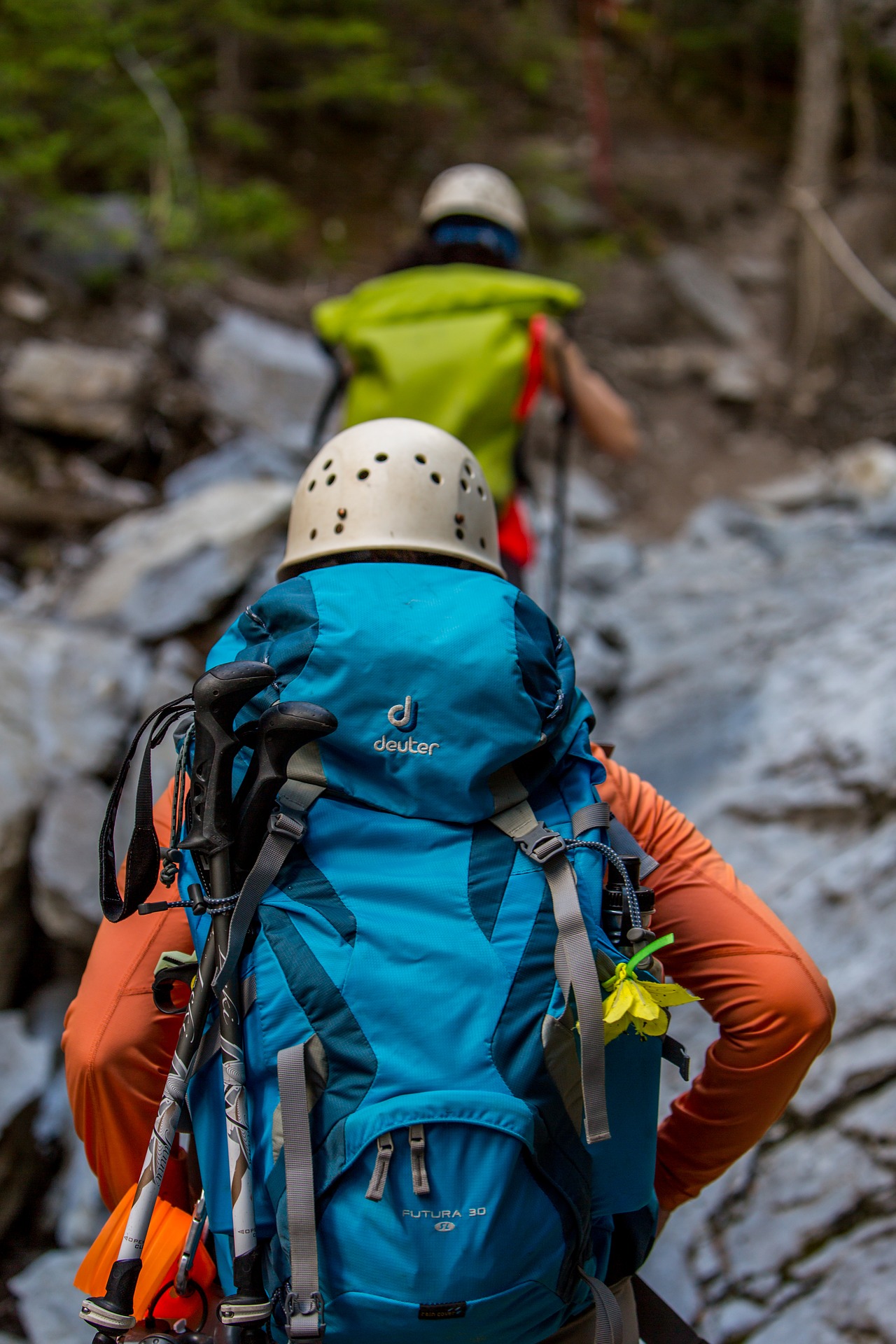 登山にヘルメットは必要？初心者のための種類の選び方や奨励山域を解説！｜山行こ